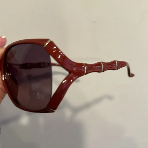 Gucci Red Sunglasses - Picture 4 of 9